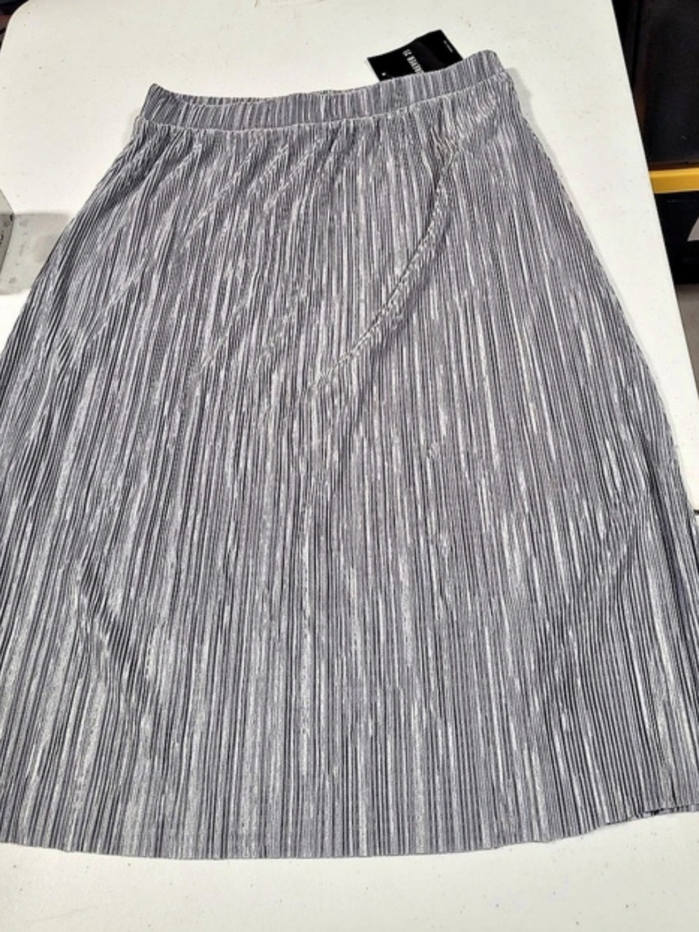 Forever 21 Pleated Striped Midi Skirt in Gray & White Size Medium NWT